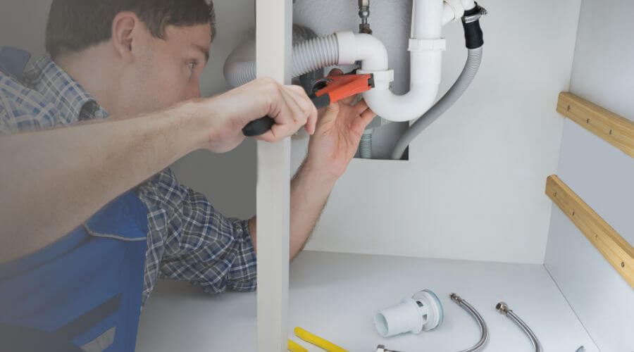 Expert burst pipe repair services in Everest, KS